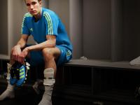 开云体育下载-赛道上的意志对决，维斯塔潘关键超越，红牛力克索伯的战术博弈