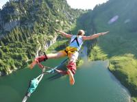 开云体育入口-赛道上的逆袭，塞恩斯领航索伯鏖战威廉姆斯，改写车队命运