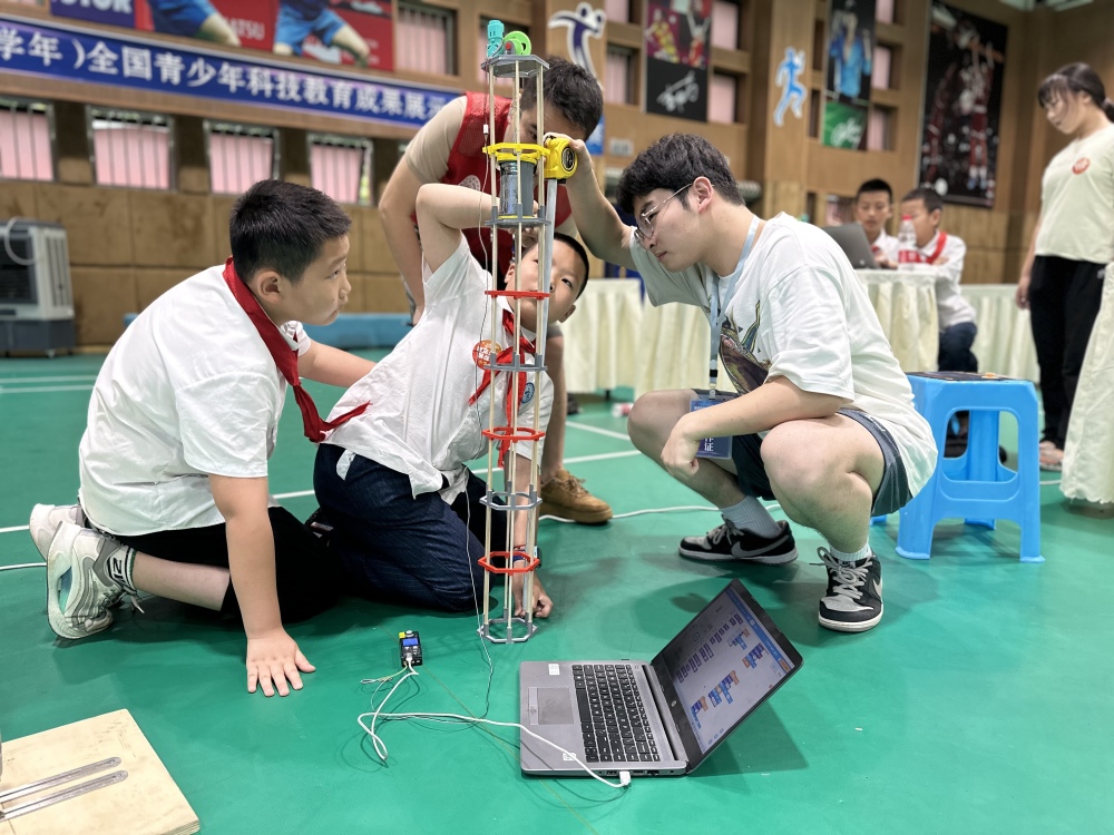 团体赛：各国代表队一决高下，展开激烈角逐的简单介绍