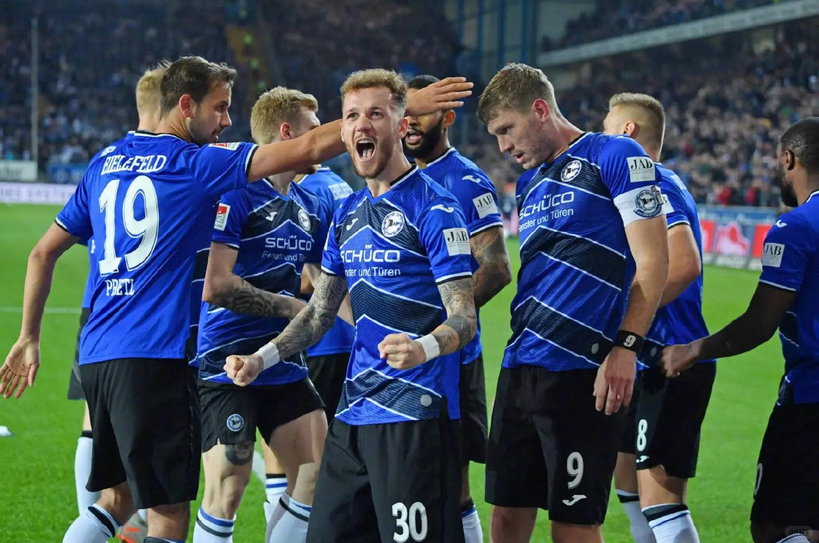 胜负悬念!比赛精彩纷呈,球队表现抢眼 胜负悬念!比赛精彩纷呈,球队表现抢眼