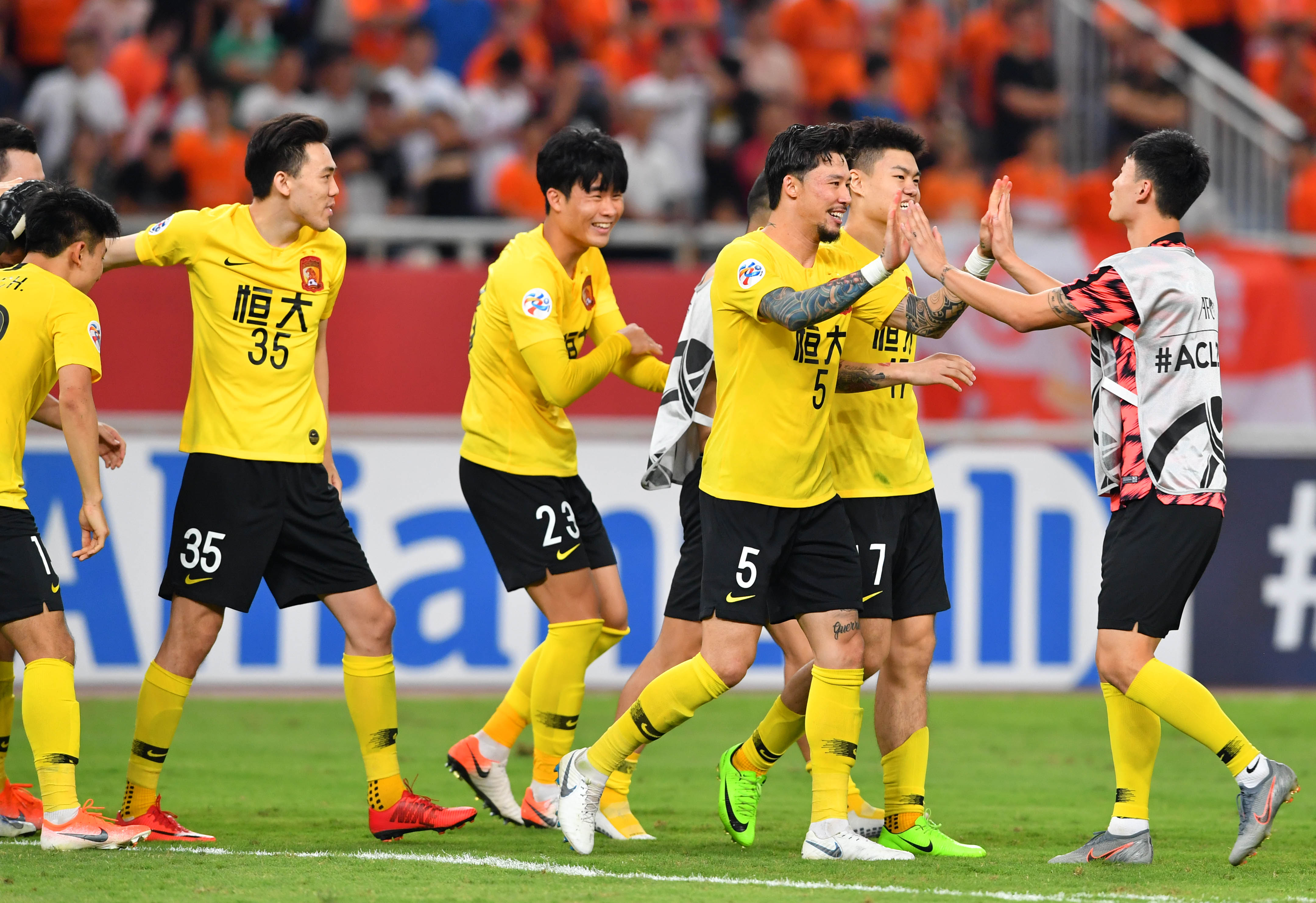 广州恒大战胜对手，亚冠赛场上表现出色