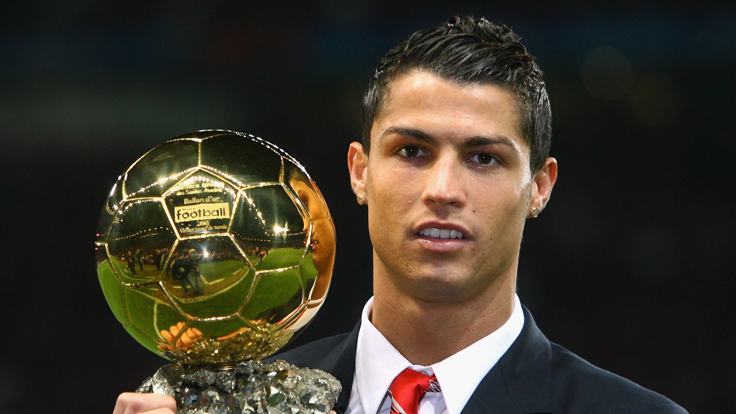 赛道与绿茵场,当F1引擎轰鸣遇见非洲雄鹰的怒吼