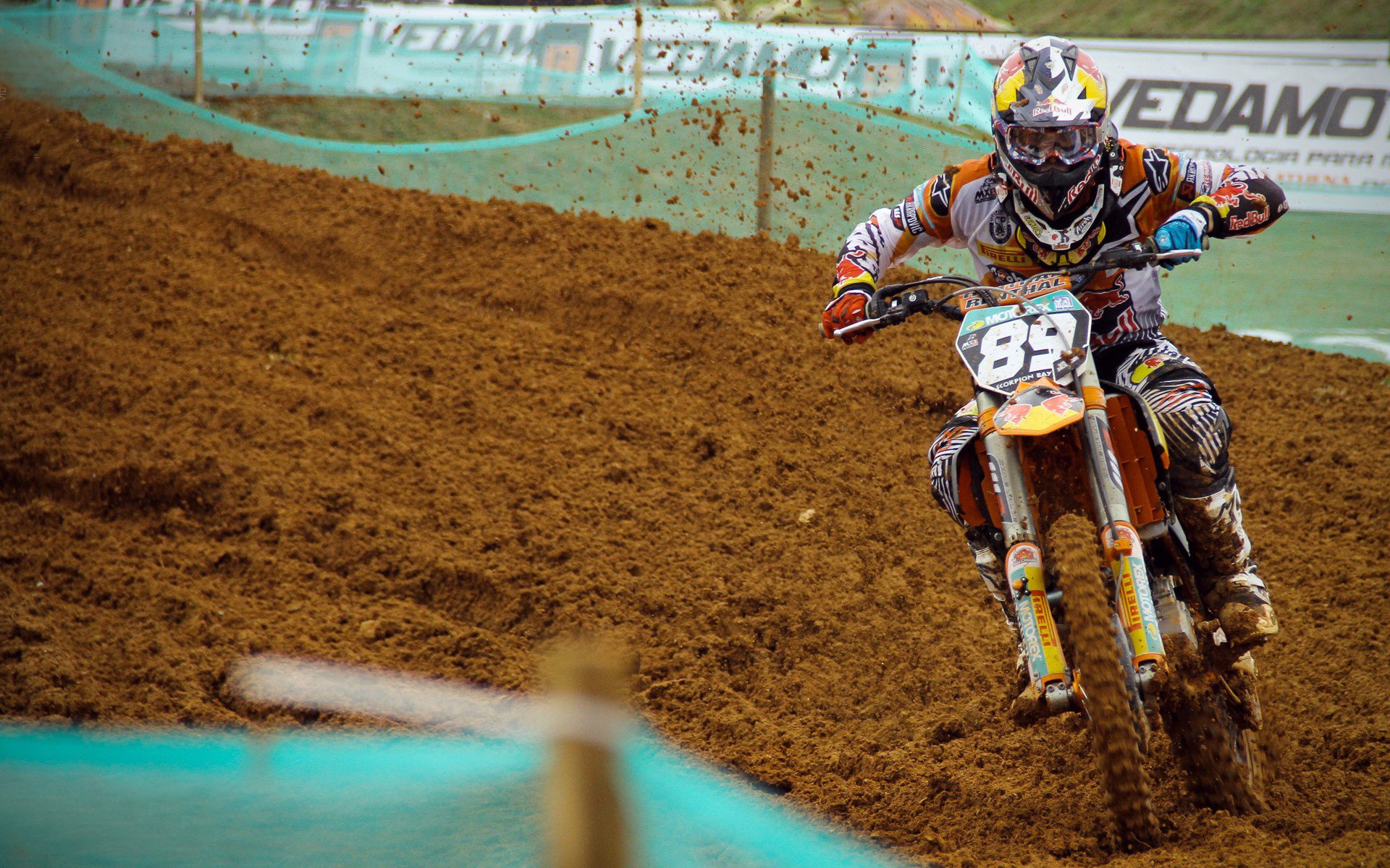 赛道上的逆袭,塞恩斯领航索伯鏖战威廉姆斯,改写车队命运