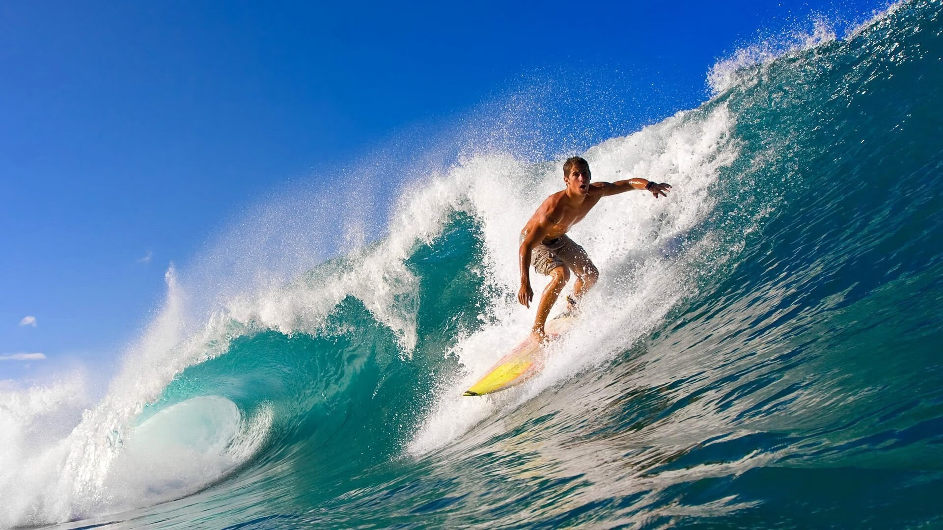 赛道上的红银对决,塞恩斯刷新纪录,法拉利鏖战梅赛德斯